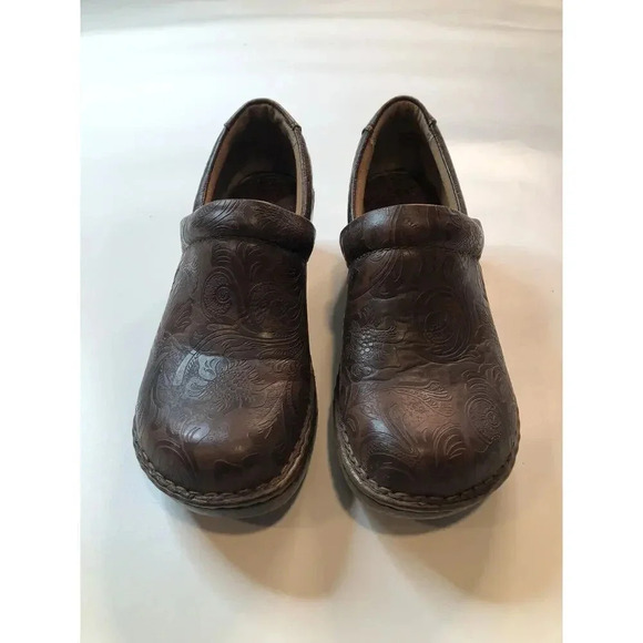 BOC Born Concepts Clogs Size 8.5 Womens Shoes Brown Embossed Floral Tooled Vegan - Picture 3 of 10
